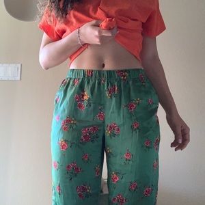 Green flowy pants 👖🌺